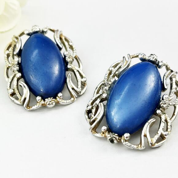 1960 Vintage Sarah Coventry Carousel Blue Cabochon with Silver Clip Earrings - Picture 3 of 7